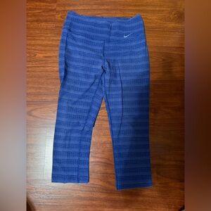 Nike Women’s Cropped Blue Patterned Leggings